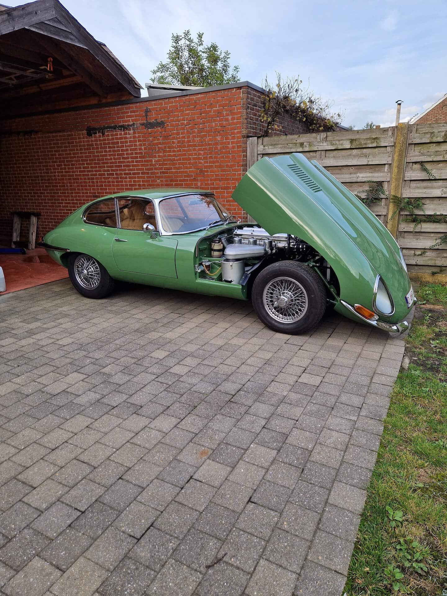 E type moterkap open
