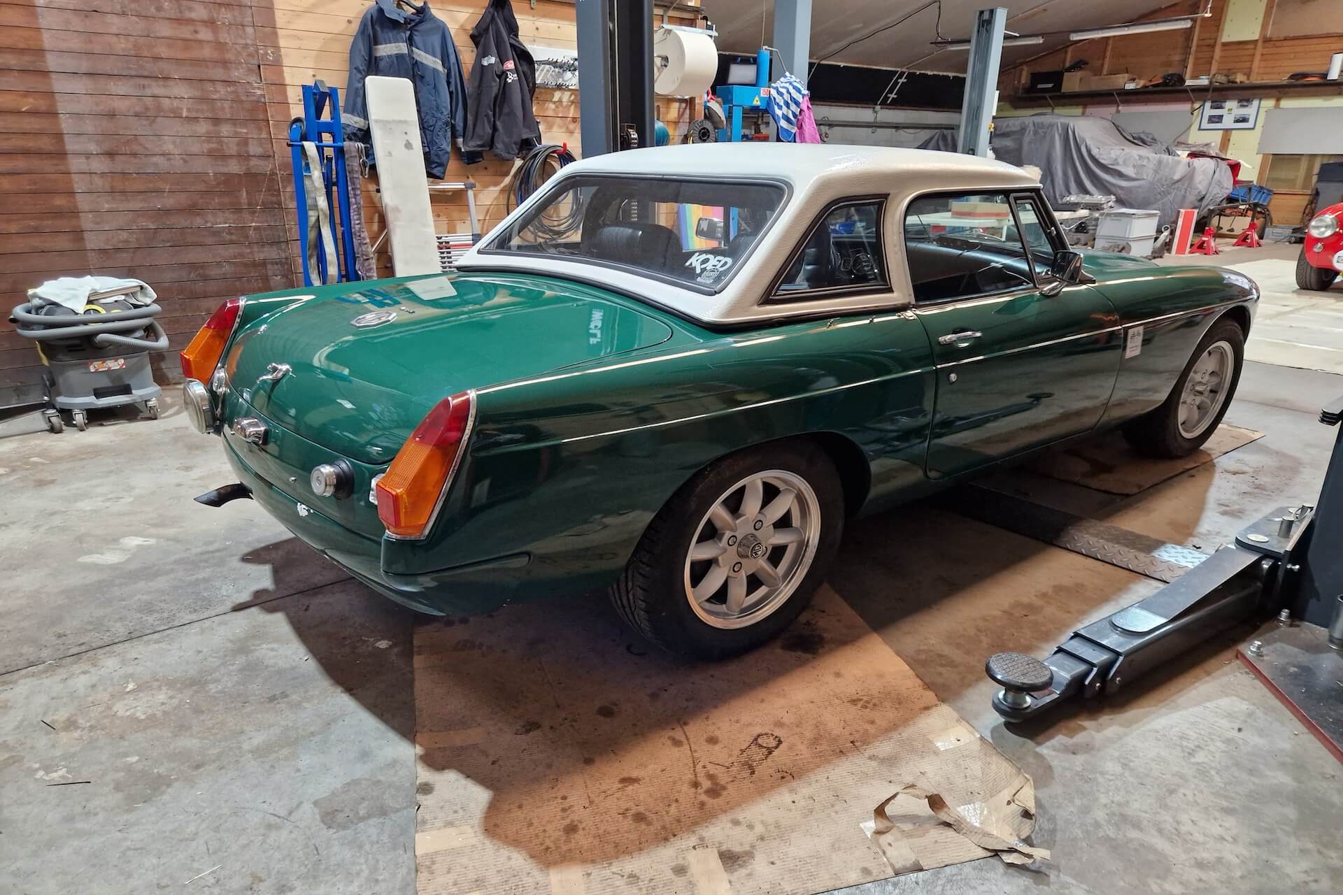 MGB rechts achtter